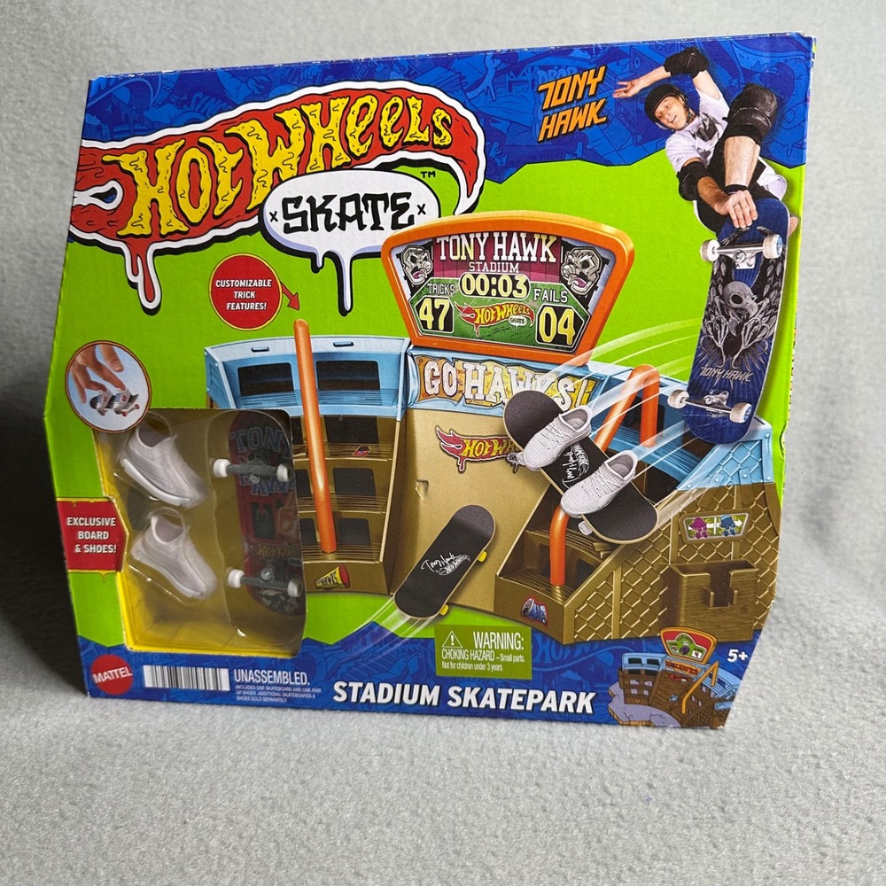 Hot Wheels Skate Tony Hawk Stadium Skatepark‎ Playset with Exclusive Board Shoes